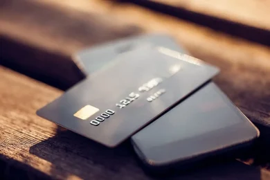 Schwarze Kreditkarten sind auch für eine geringe Gebühr zu haben